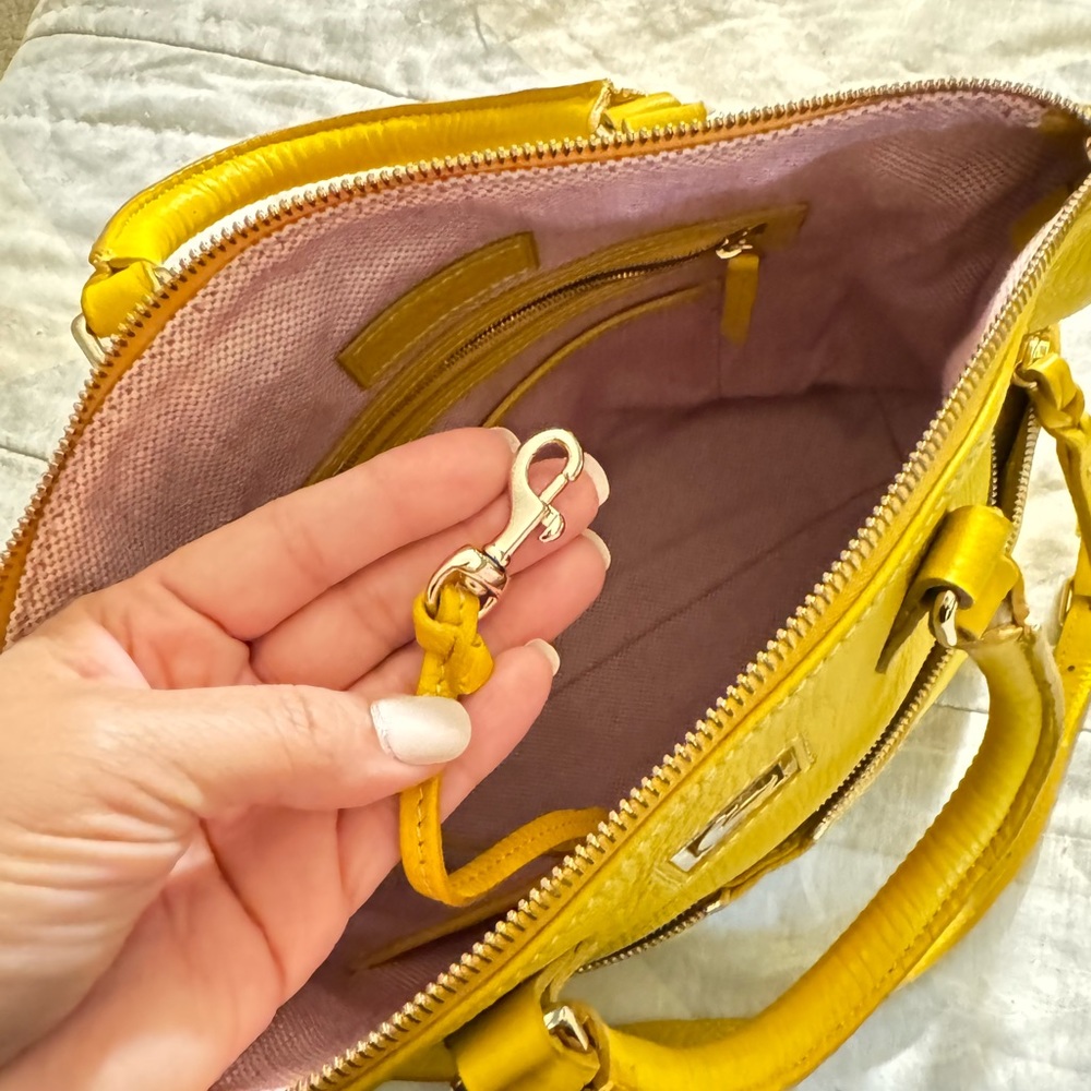 Authentic Dooney&Bourke - Picture 7 of 8